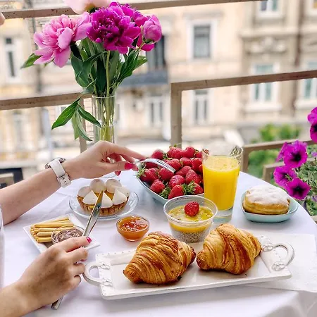 Апартаменти Hermes Hotel
