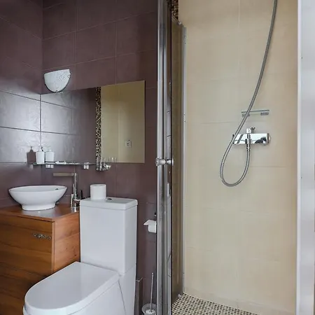 Апартаменти Hermes Hotel