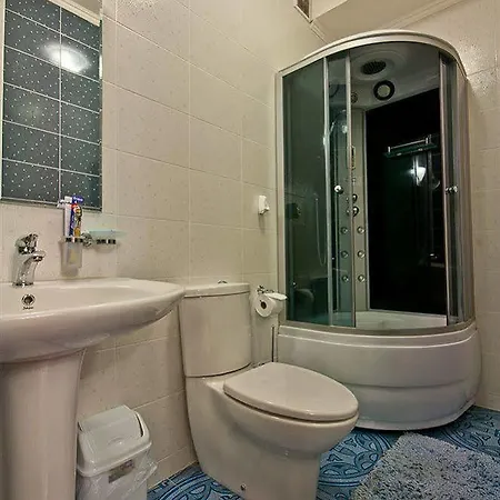 Hermes Hotel *